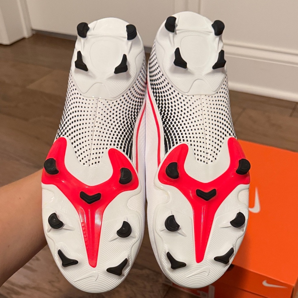 Nike Mercurial Vapor 13 Academy FG/MG Soccer Cleat in White/Laser Crimson-Black - Picture 4 of 6